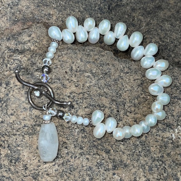 Sundance White Pearl Bracelet - Picture 2 of 3